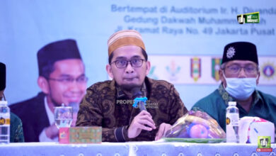 Ustad Adi Hidayat saat menyampaikan amalan utama dalam bulan puasa.