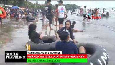 Begini meraup uang wisatawan Anyer.