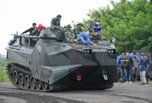 Uji fungsi manuver di darat dari Ranpur LVT 7A1. Foto: Ahmad Munawir - Menkav 2 Mar