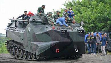 Uji fungsi manuver di darat dari Ranpur LVT 7A1. Foto: Ahmad Munawir - Menkav 2 Mar