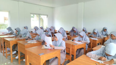 Suasana ujian kenaikan kelas di Ponpes Ardaniah. Foto: Elis Fitriani