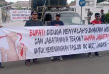 Unjuk rasa AMPD di Pendopo Bupati Serang. Foto: Yono