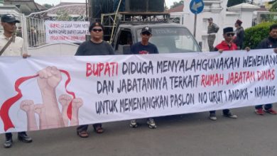 Unjuk rasa AMPD di Pendopo Bupati Serang. Foto: Yono