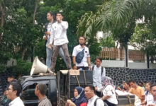 Tenaga Non PNS Banten gelar demo, tuntut janji. Foto: Beni Hendriana