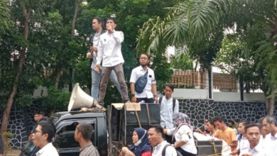 Tenaga Non PNS Banten gelar demo, tuntut janji. Foto: Beni Hendriana