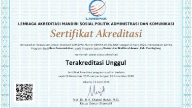 Sertifikasi akreditasi unggul yang diraih FISIP Unma Banten. Foto Sutisna