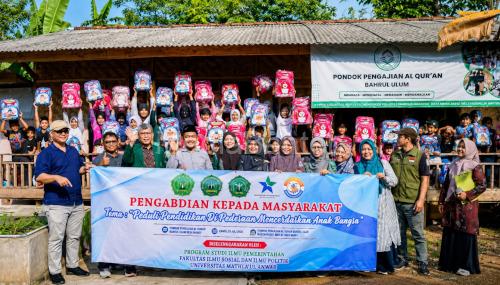 Kegiatan pengabdian masyarakat Unma Banten di Desa Muruy. Foto Eko Supriatno