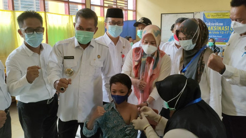 vaksinasi pelajar di Kota Serang