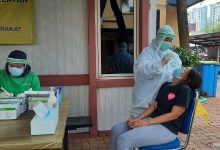Vaksinasi Covid 19 di Tangerang Selatan. Foto: LKBN Antara