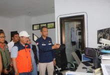 Wabup Serang, M Najig Hamas mengungji Pos Pengamtan Gunung Anak Krakatau. Foto Antara