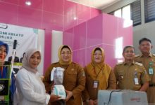 Wabup Tangerang, Intan Nurul Hikmah bersama UMKM dan Pelaku Ekonomi Kreatif. Foto Antara