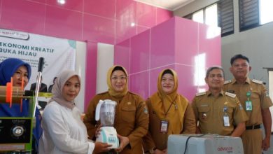 Wabup Tangerang, Intan Nurul Hikmah bersama UMKM dan Pelaku Ekonomi Kreatif. Foto Antara