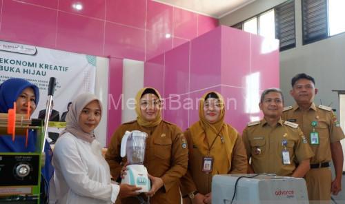 Wabup Tangerang, Intan Nurul Hikmah bersama UMKM dan Pelaku Ekonomi Kreatif. Foto Antara