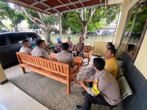 Wakapolre Serang, Kompol Andri Surya melakukan pengawasan internal. Foto Yono
