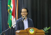 Wakil Wali Kota Cilegon, Fajar Hadi Prabowo saat mnghadiri wisuda sarjana STIT Al Khariyah. Foto Daeng Yusvin