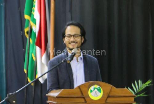 Wakil Wali Kota Cilegon, Fajar Hadi Prabowo saat mnghadiri wisuda sarjana STIT Al Khariyah. Foto Daeng Yusvin