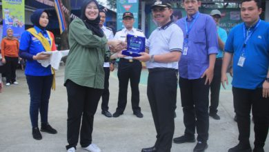 Wakil Walikota Tangerang H Sachrudin bersama komunitas pemberansan jentik nyamuk. Foto: Diskominfo Tangerang