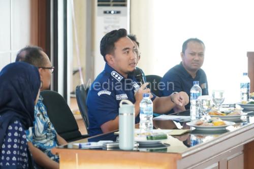 Walikota Cilegon, Robinsar di acara Forum Kemitraan Media. Foto Daeng Yusvin