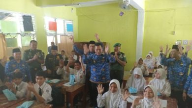 Walikota Serang meninjau lokasi pembagian MBG. Foto: Antara
