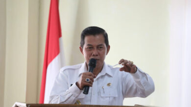 Walikota Serang, Syafrudin memberikan bantuan hukum kepada tersangka korupsi sentr IKM. Foto: Hendra Hermawan