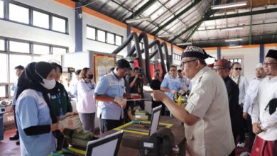 Wamenaker, Afriansyah Noor ketika berkunjung ke BPVP Banyuwangi. Foto Humas Kemnaker