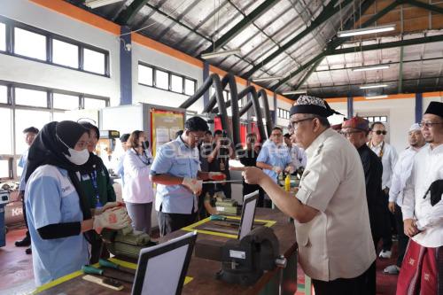 Wamenaker, Afriansyah Noor ketika berkunjung ke BPVP Banyuwangi. Foto Humas Kemnaker