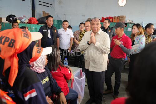 Wamenaker, Afriansyah Noor sidak ke pekerja PT Amos. Foto Biro Humas Kemnaker