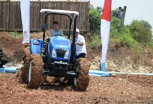 Wapres RI, Girban Rakabung Raka di panen jagung Tangerang. Foto: Antara