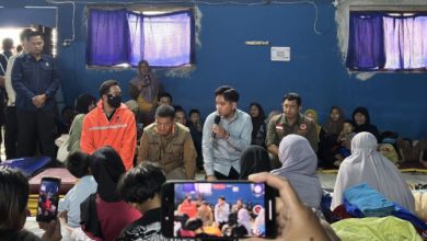 Wapres RI, Gibran Rakabuming Raka meninjau bencana longsor Cisarua, Foto Antara