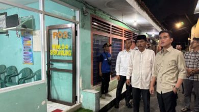 Wapres RI, Gibran Rakabuming Raka datang ke Pos Ronda di Jakarta Barat. Foto: Web Wapres RI