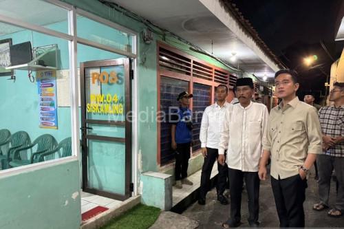 Wapres RI, Gibran Rakabuming Raka datang ke Pos Ronda di Jakarta Barat. Foto: Web Wapres RI