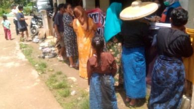 Warga Baduy luar sedang periksa kesehatan. Foto: Antara