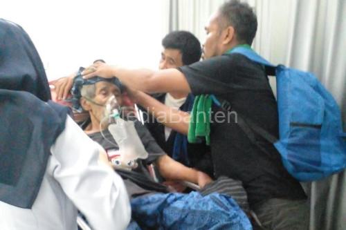 Salah satu warga Baduy dirujuk ke RSUD Banten karena sakit. foto: Antara