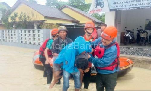Warga Pandeglang yang terdampak banjir. Foto Antara