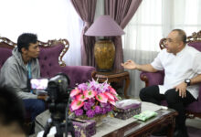 Wawanara MediaBanten.Com dengan Ahmed Zaki Iskandar, Bupati Tangerang soal lahan Puspemkab. foto: Iqbal Kurnia