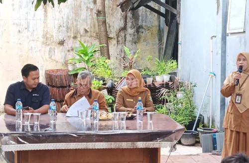 Pencairan dana bantuan untuk Program 5.000 Wirausaha Baru dari Pemkot Cilegon. Foto Daeng Yusvin