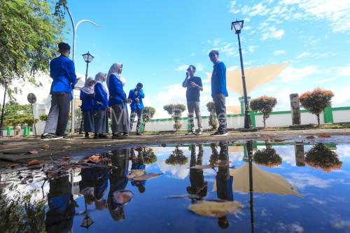 Komunitas Menapak Banten gelar wisata jalan di Banten Lama. Foto: BW Iskandar