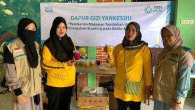 Tim YBM PLN gelar layanan dapur gizi di Tamanjaya, Kabupaten Pandeglang. Foto: Yanti Harahap - YBM PLN