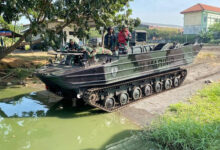 Ranpur Kapa 61 bermanuver di kolam kesatrian. Foto: Munawir - Menkav 2 Mar