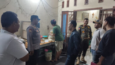 Tim gabungan menggaruk wanita malam di Ciruas. Foto: Yono