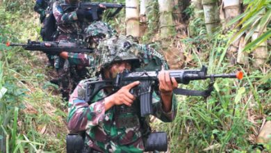 Prajurit Macan Kumbang Yontankfib 2 Mar berlatih lacak musuh. Foto: Ahmad Munawir - Menkav 2 Mar
