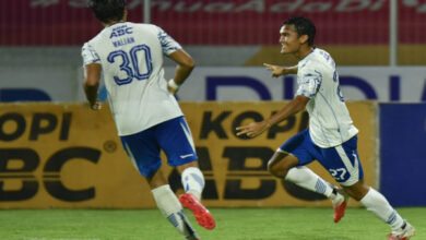 Persib Bandung vs Madura United dengan skor 3 -2.