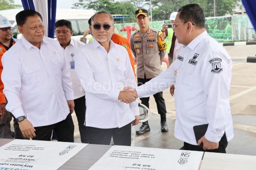 Menko Pangan, Zulkifli Hasan, Wamen KP Didit Hedriawan dan Pj Gubernur Banten Ucok Abdul Rouf Damenta. Foto: Biro Adpim Banten